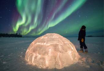Igloo and northern lights at Nunavot